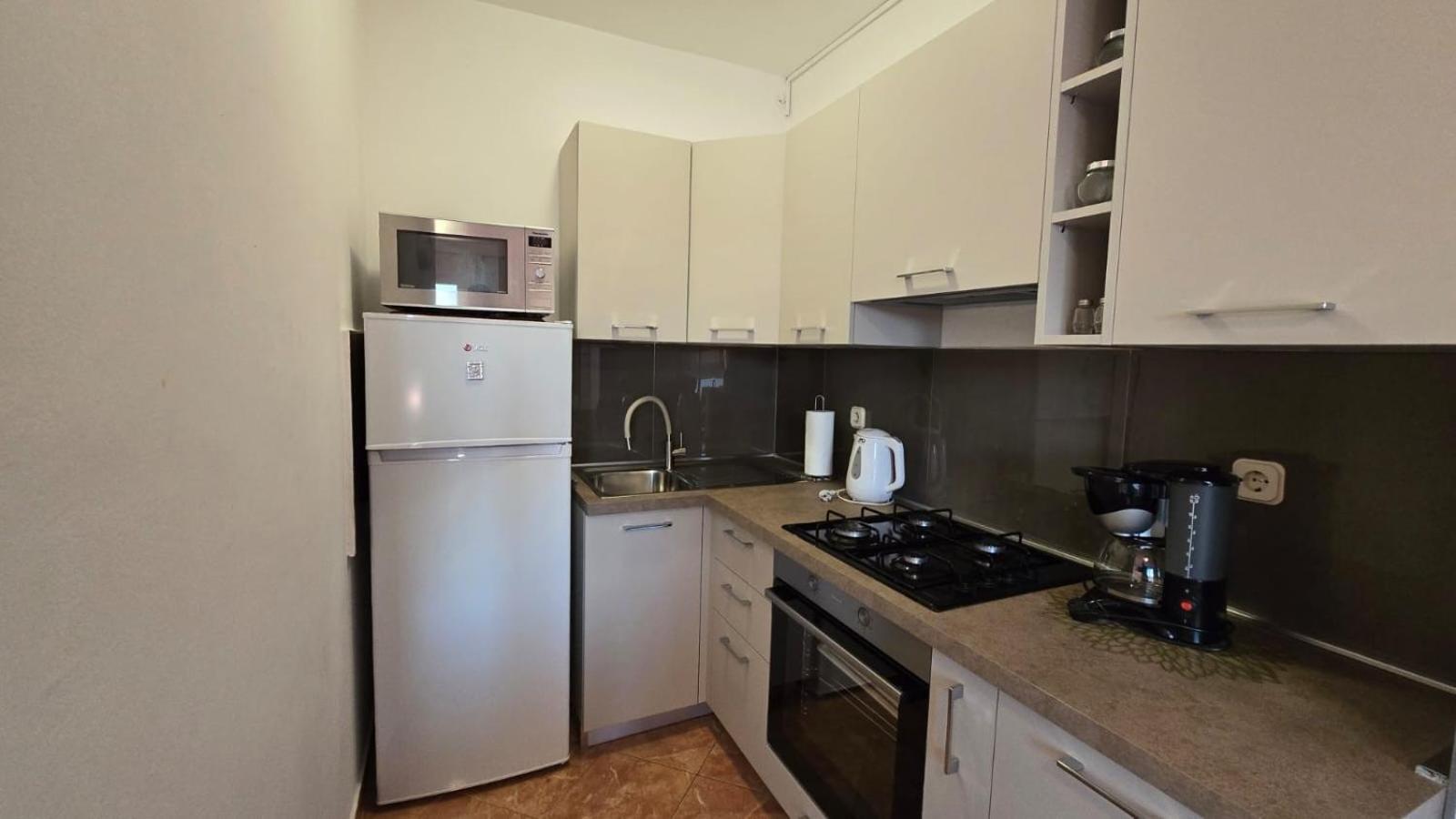 Studio Apartment Ljubica For 2 Persons 150M From The Beach โปเรช ภายนอก รูปภาพ