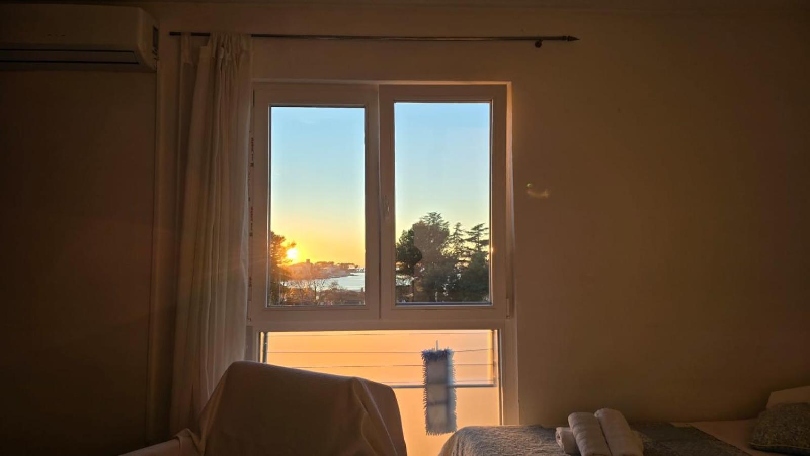 Studio Apartment Ljubica For 2 Persons 150M From The Beach โปเรช ภายนอก รูปภาพ