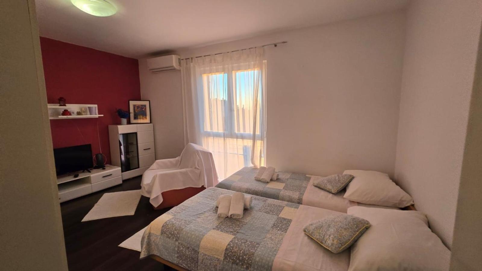 Studio Apartment Ljubica For 2 Persons 150M From The Beach โปเรช ภายนอก รูปภาพ