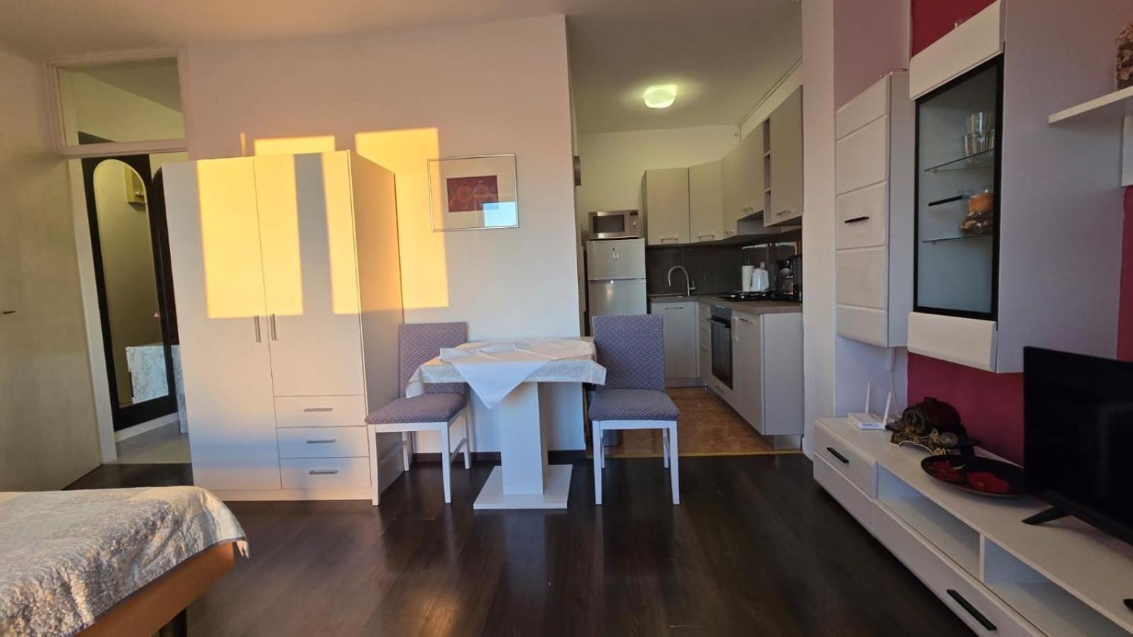 Studio Apartment Ljubica For 2 Persons 150M From The Beach โปเรช ภายนอก รูปภาพ